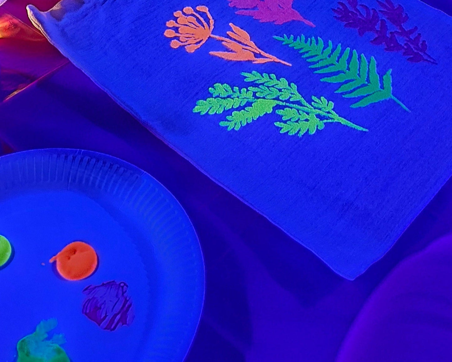 Unik julebordopplevelse: Neon Painting som teambuilding