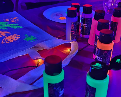 Julebordaktivitet som samler teamet – Neon Painting
