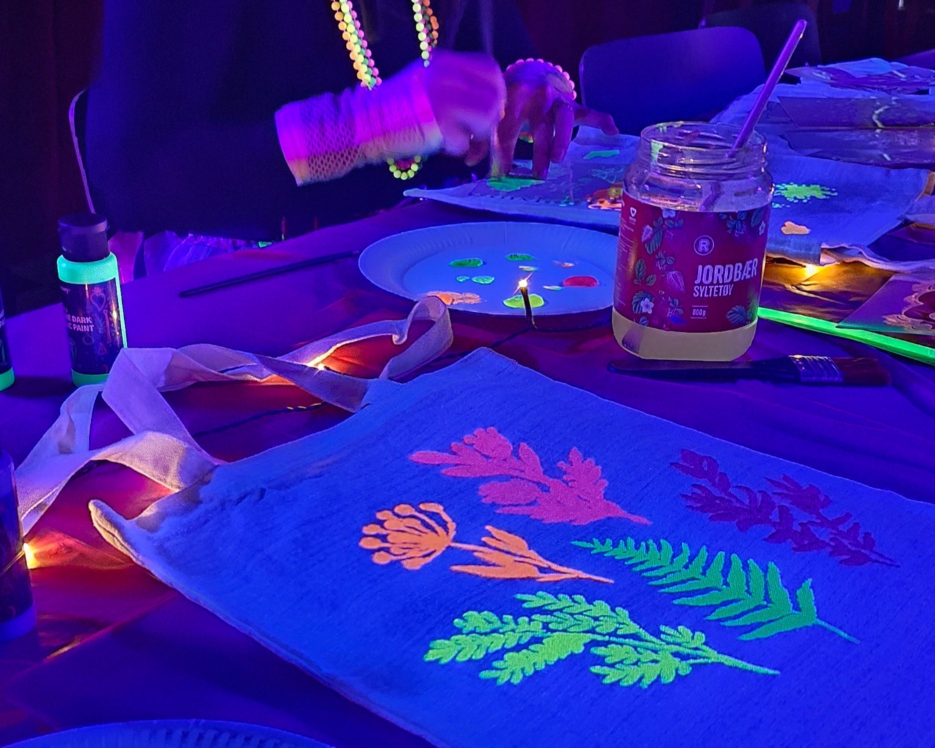 KulturKultur event – Neon Painting for julebord, kick off og bedriftsopplevelser i Oslo