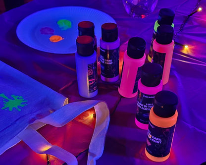 Unikt kick off i Oslo – prøv Neon Painting teambuilding med lys og musikk